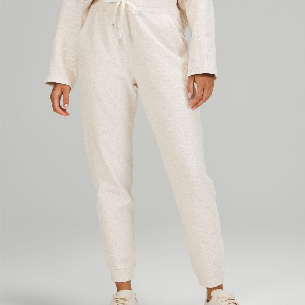 Lululemon Ribbed High Rise Cream Jogger 7/8 length